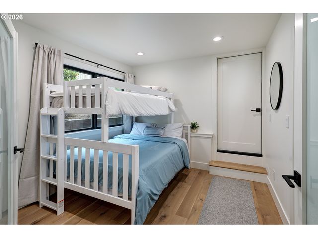 8115 Sw ERNST Rd, Portland, OR 97225