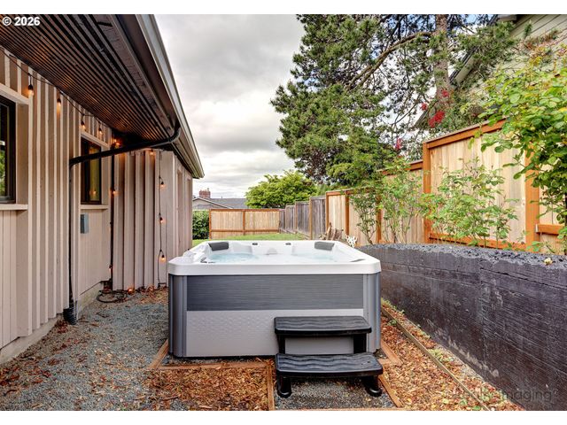 8115 Sw ERNST Rd, Portland, OR 97225