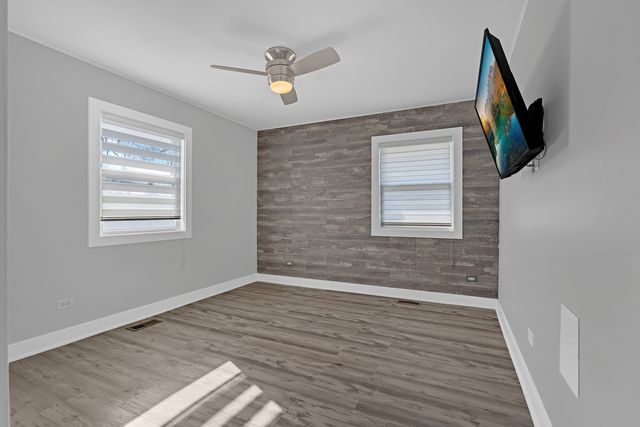 2417 Sand Lake Road, Lindenhurst, IL 60046