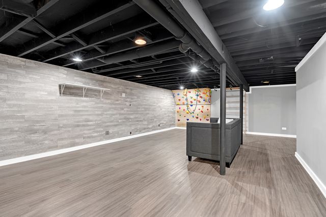 2417 Sand Lake Road, Lindenhurst, IL 60046