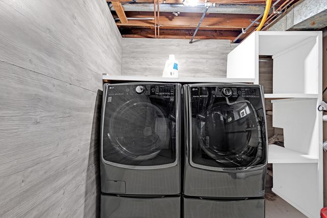 2417 Sand Lake Road, Lindenhurst, IL 60046