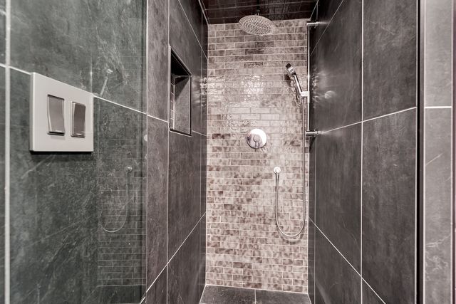 2417 Sand Lake Road, Lindenhurst, IL 60046