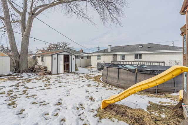 2417 Sand Lake Road, Lindenhurst, IL 60046