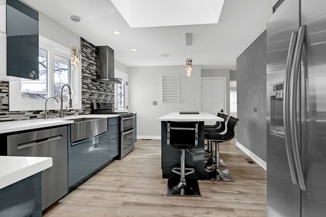 2417 Sand Lake Road, Lindenhurst, IL 60046