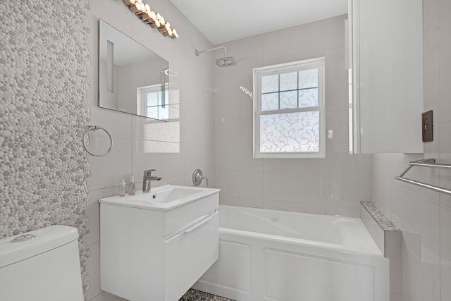 2417 Sand Lake Road, Lindenhurst, IL 60046