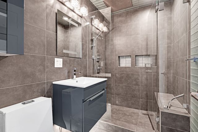 2417 Sand Lake Road, Lindenhurst, IL 60046