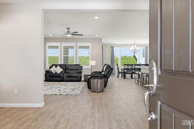 13710 Pixton Avenue, Bakersfield, CA 93311