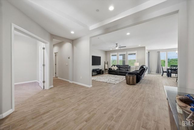 13710 Pixton Avenue, Bakersfield, CA 93311