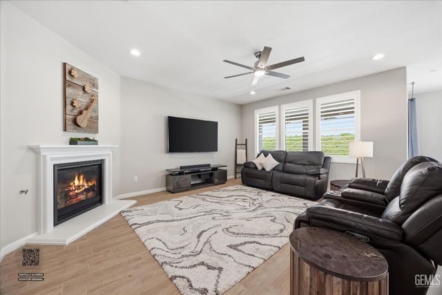 13710 Pixton Avenue, Bakersfield, CA 93311