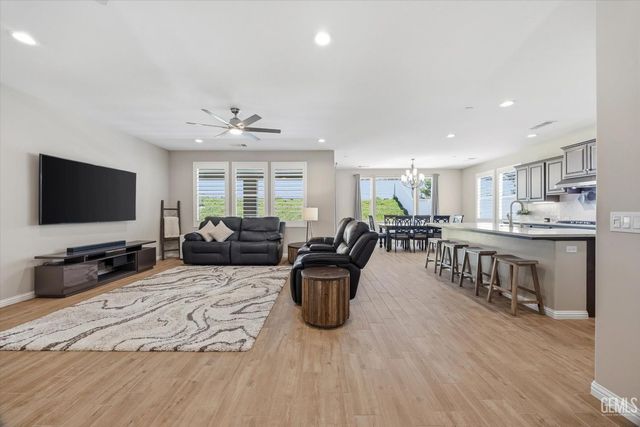13710 Pixton Avenue, Bakersfield, CA 93311