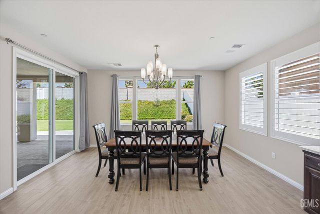13710 Pixton Avenue, Bakersfield, CA 93311
