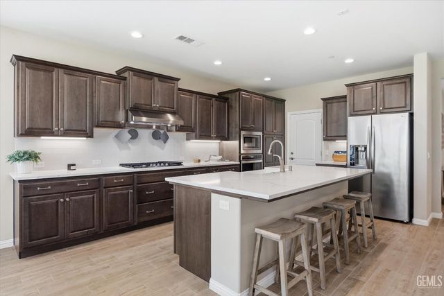 13710 Pixton Avenue, Bakersfield, CA 93311