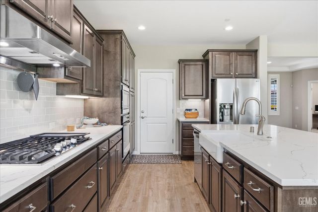 13710 Pixton Avenue, Bakersfield, CA 93311