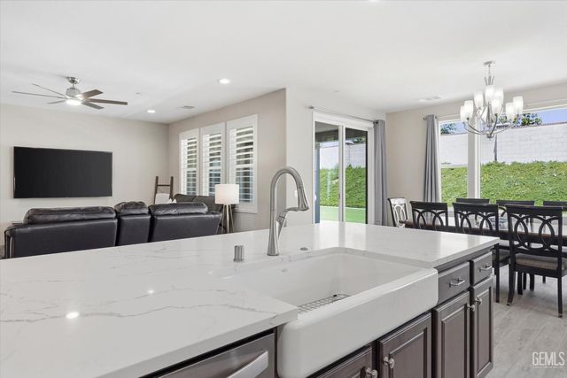 13710 Pixton Avenue, Bakersfield, CA 93311