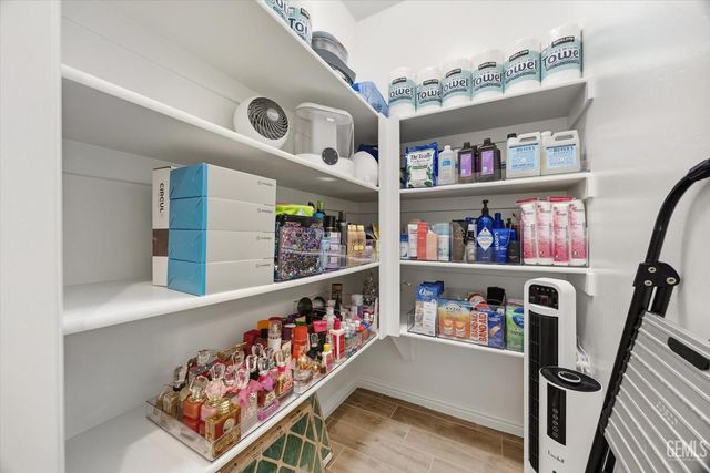 13710 Pixton Avenue, Bakersfield, CA 93311