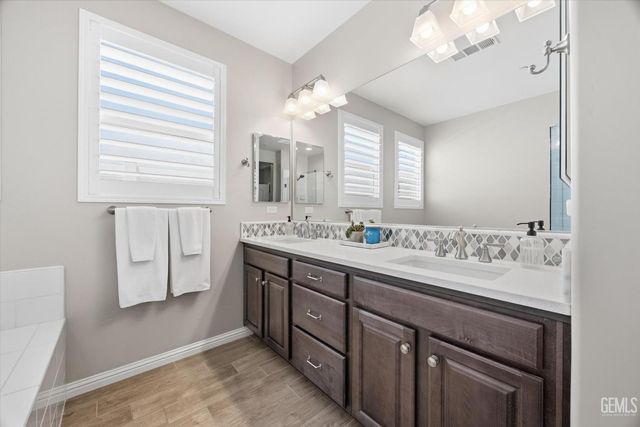 13710 Pixton Avenue, Bakersfield, CA 93311
