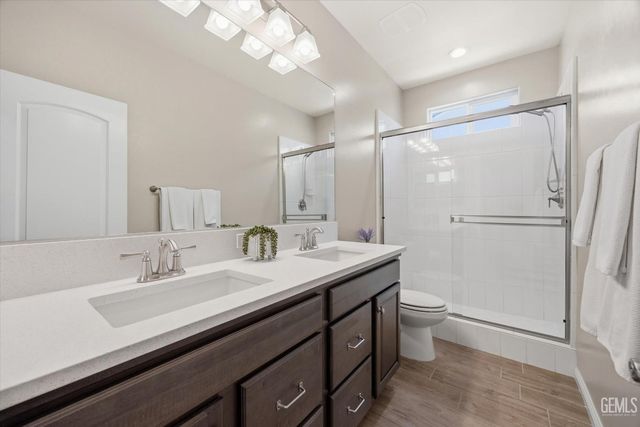 13710 Pixton Avenue, Bakersfield, CA 93311