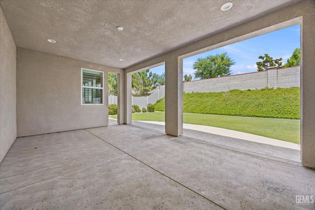 13710 Pixton Avenue, Bakersfield, CA 93311