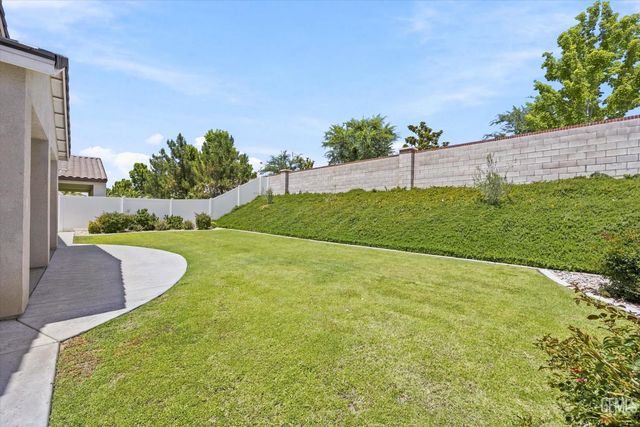 13710 Pixton Avenue, Bakersfield, CA 93311