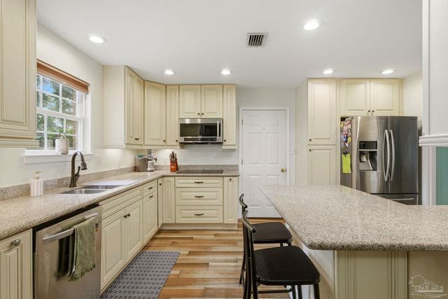 116 S Sunset Blvd, Gulf Breeze, FL 32561