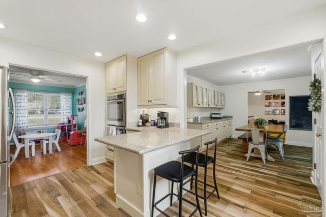 116 S Sunset Blvd, Gulf Breeze, FL 32561