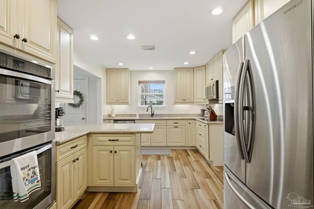 116 S Sunset Blvd, Gulf Breeze, FL 32561