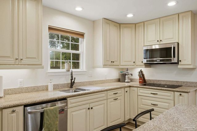 116 S Sunset Blvd, Gulf Breeze, FL 32561