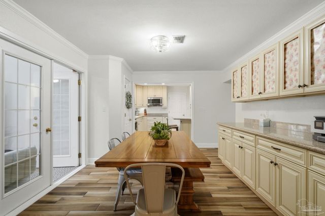 116 S Sunset Blvd, Gulf Breeze, FL 32561