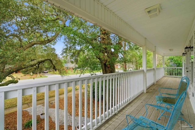 116 S Sunset Blvd, Gulf Breeze, FL 32561