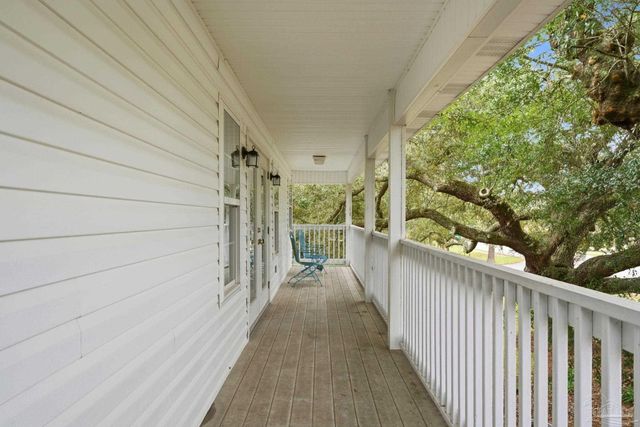 116 S Sunset Blvd, Gulf Breeze, FL 32561