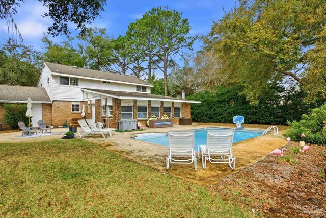 116 S Sunset Blvd, Gulf Breeze, FL 32561