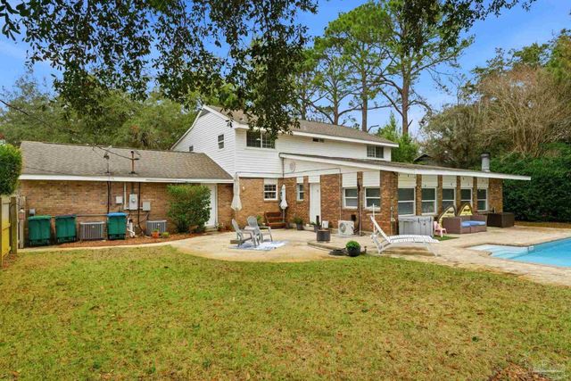 116 S Sunset Blvd, Gulf Breeze, FL 32561