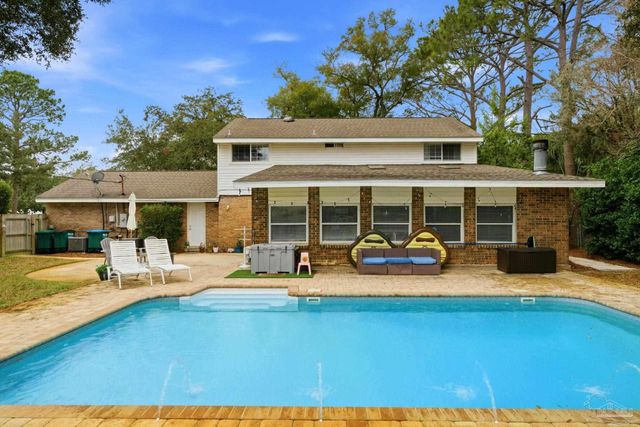 116 S Sunset Blvd, Gulf Breeze, FL 32561