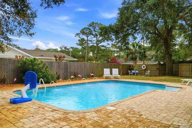 116 S Sunset Blvd, Gulf Breeze, FL 32561