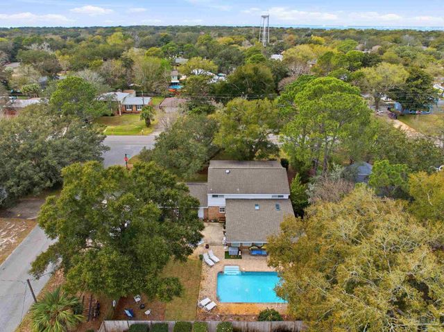 116 S Sunset Blvd, Gulf Breeze, FL 32561