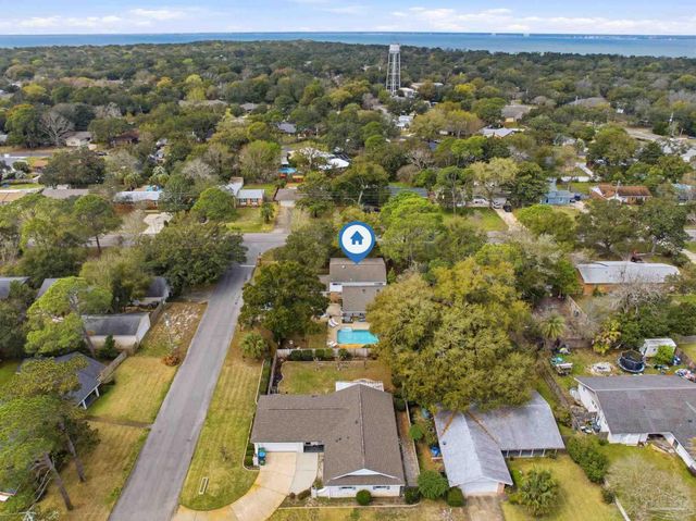 116 S Sunset Blvd, Gulf Breeze, FL 32561