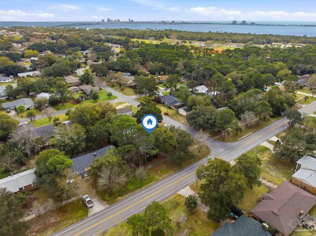 116 S Sunset Blvd, Gulf Breeze, FL 32561