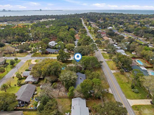 116 S Sunset Blvd, Gulf Breeze, FL 32561