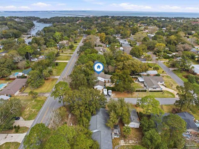 116 S Sunset Blvd, Gulf Breeze, FL 32561