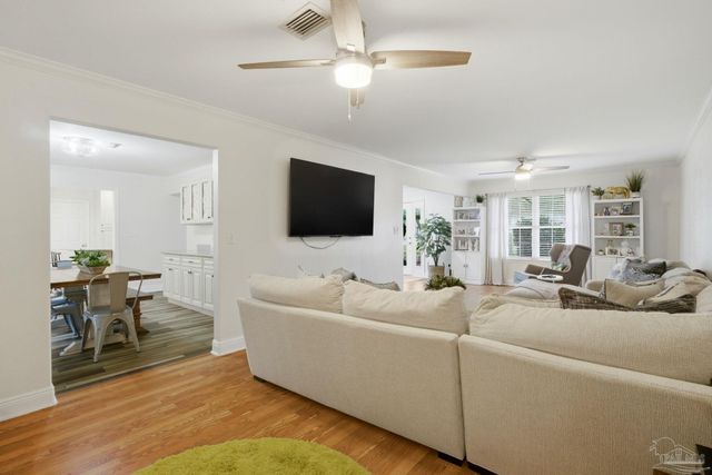 116 S Sunset Blvd, Gulf Breeze, FL 32561