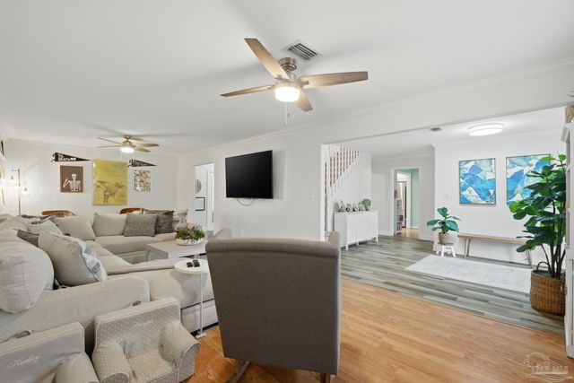 116 S Sunset Blvd, Gulf Breeze, FL 32561