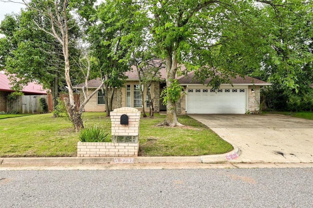 2732 SE 90th Street, Moore, OK 73160