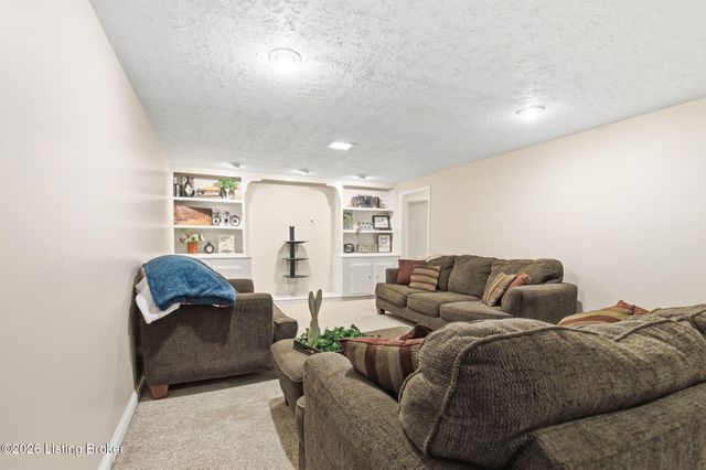 9710 Fairground Rd, Louisville, KY 40291