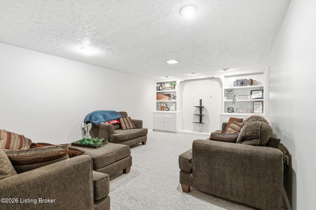 9710 Fairground Rd, Louisville, KY 40291