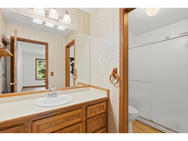 2055 Se OAK CREST Dr, Hillsboro, OR 97123