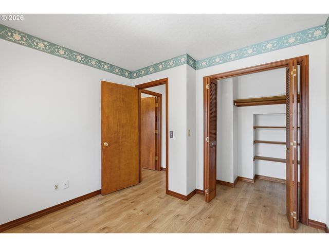 2055 Se OAK CREST Dr, Hillsboro, OR 97123