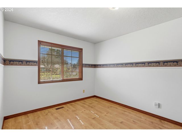 2055 Se OAK CREST Dr, Hillsboro, OR 97123