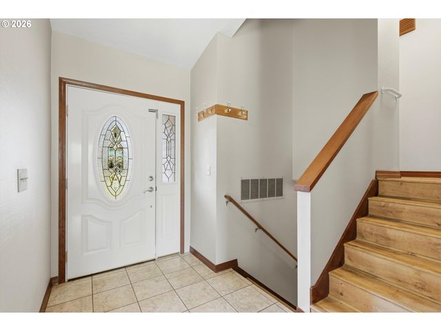 2055 Se OAK CREST Dr, Hillsboro, OR 97123
