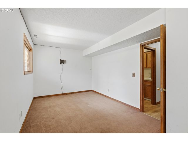 2055 Se OAK CREST Dr, Hillsboro, OR 97123