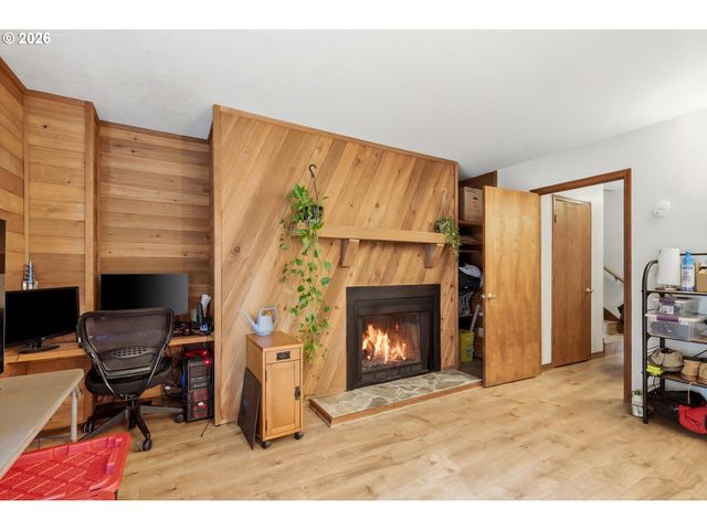 2055 Se OAK CREST Dr, Hillsboro, OR 97123